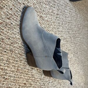 Toms Women's Leilani Suede Ankle Boots size 8.5
